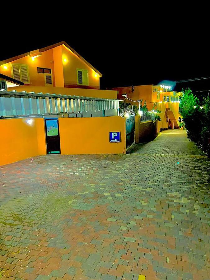 Hotel Ziku Durrës Exteriör bild