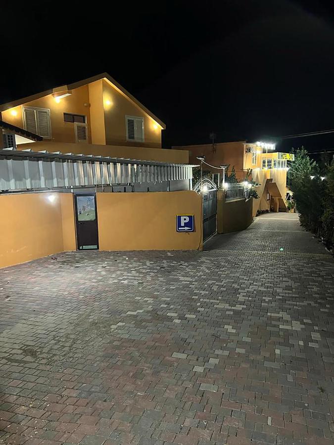 Hotel Ziku Durrës Exteriör bild