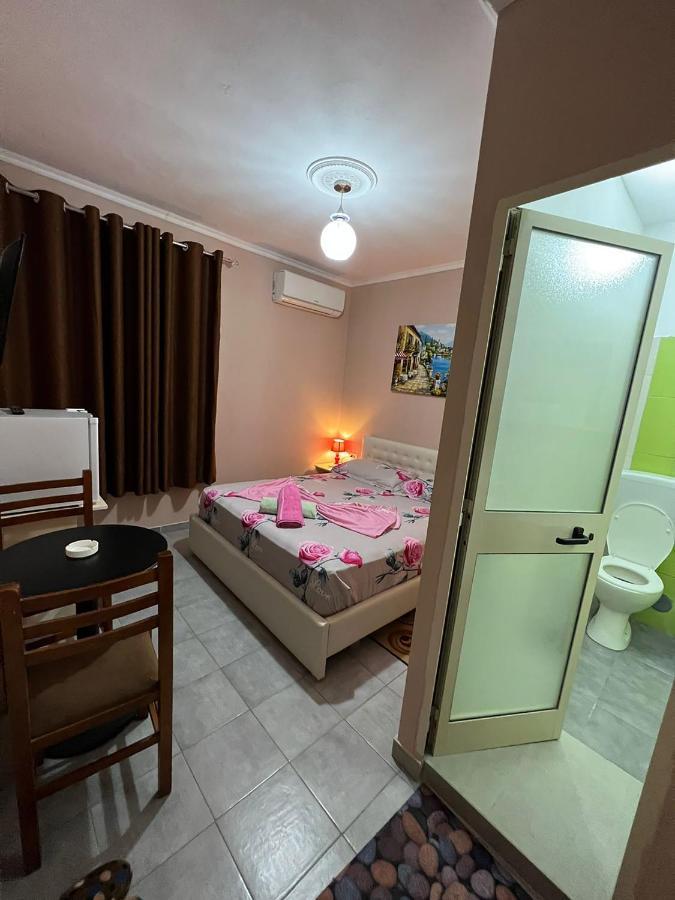 Hotel Ziku Durrës Exteriör bild